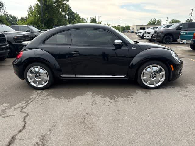 2013 Volkswagen Beetle — interior view